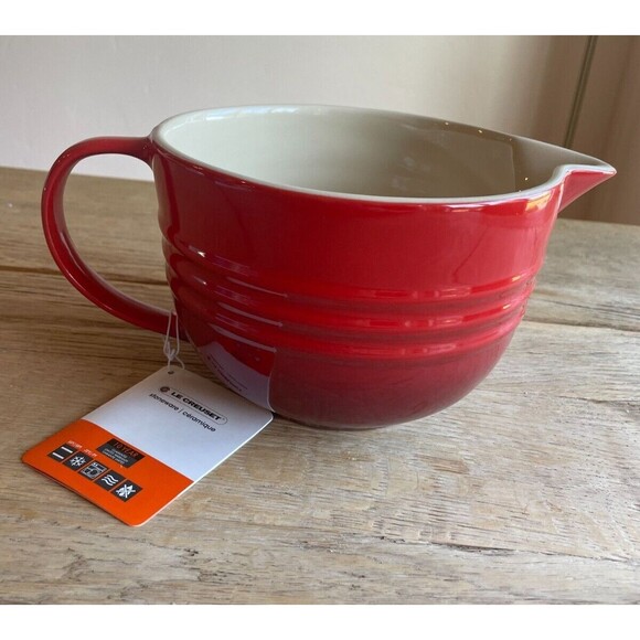 NEW Le Creuset Stoneware Batter Mixing Bowl 2 qt. Cerise Cherry Red - Picture 5 of 10